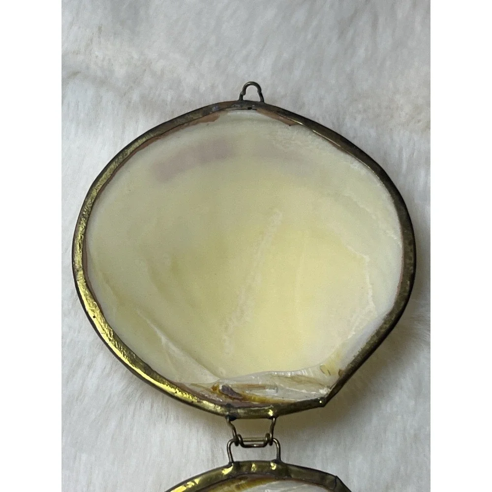 VINTAGE GENUINE IVORY SEA SHELL CLAM BRASS HINGED Guam TRINKET Box